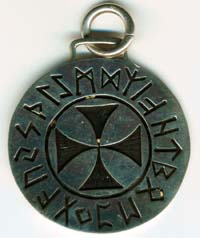 Croce vikinga con rune